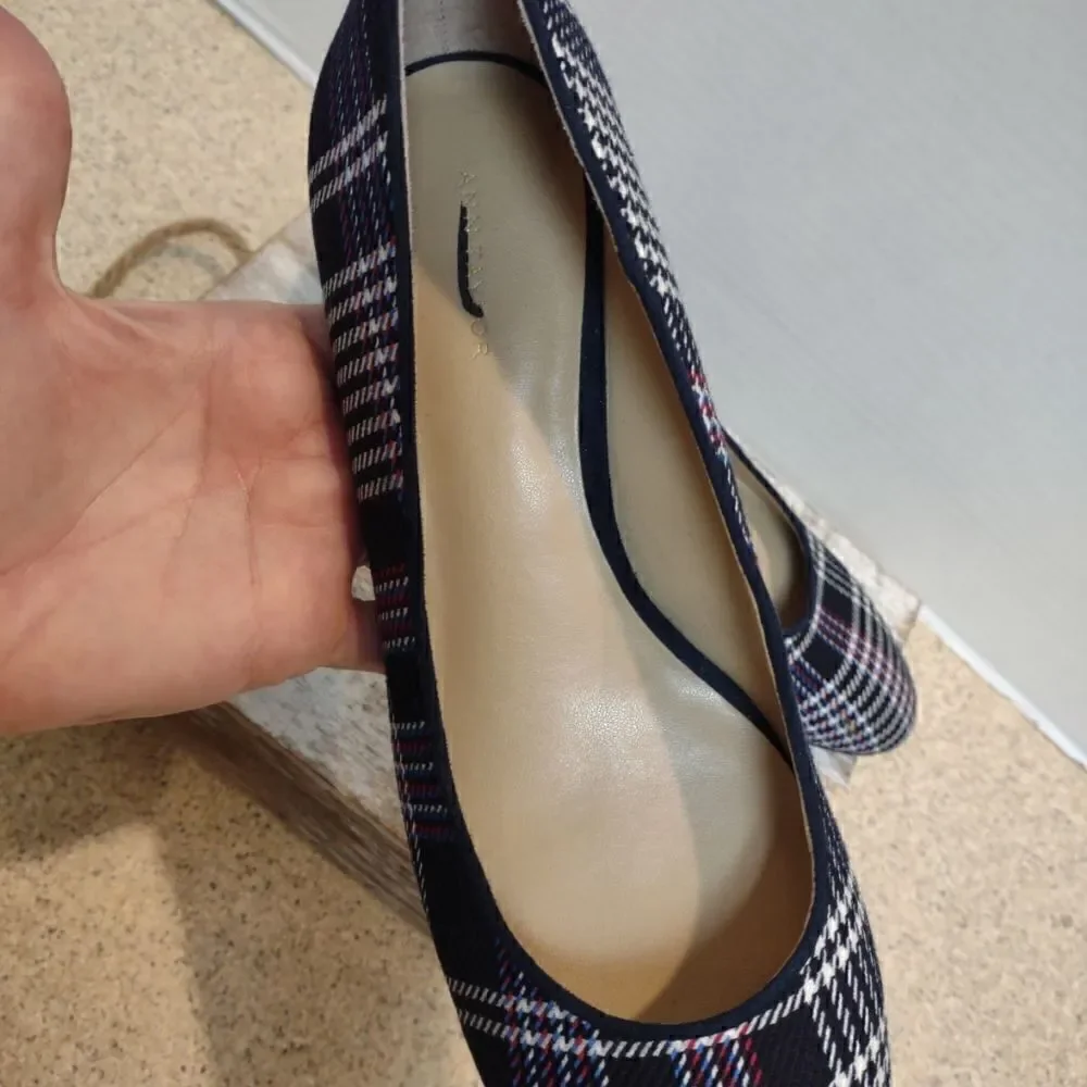 👍 Ann Taylor Fabric Plaid Heels Size 7.5 Low heel. A7